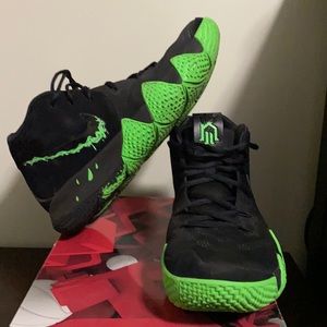 Kyrie 4 Halloween Size 11.5. Excellent condition.